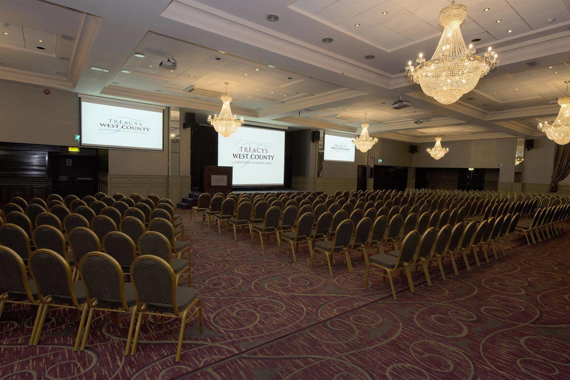 Hotel Treacys West County Conference And Leisure Centre Ennis Exterior foto